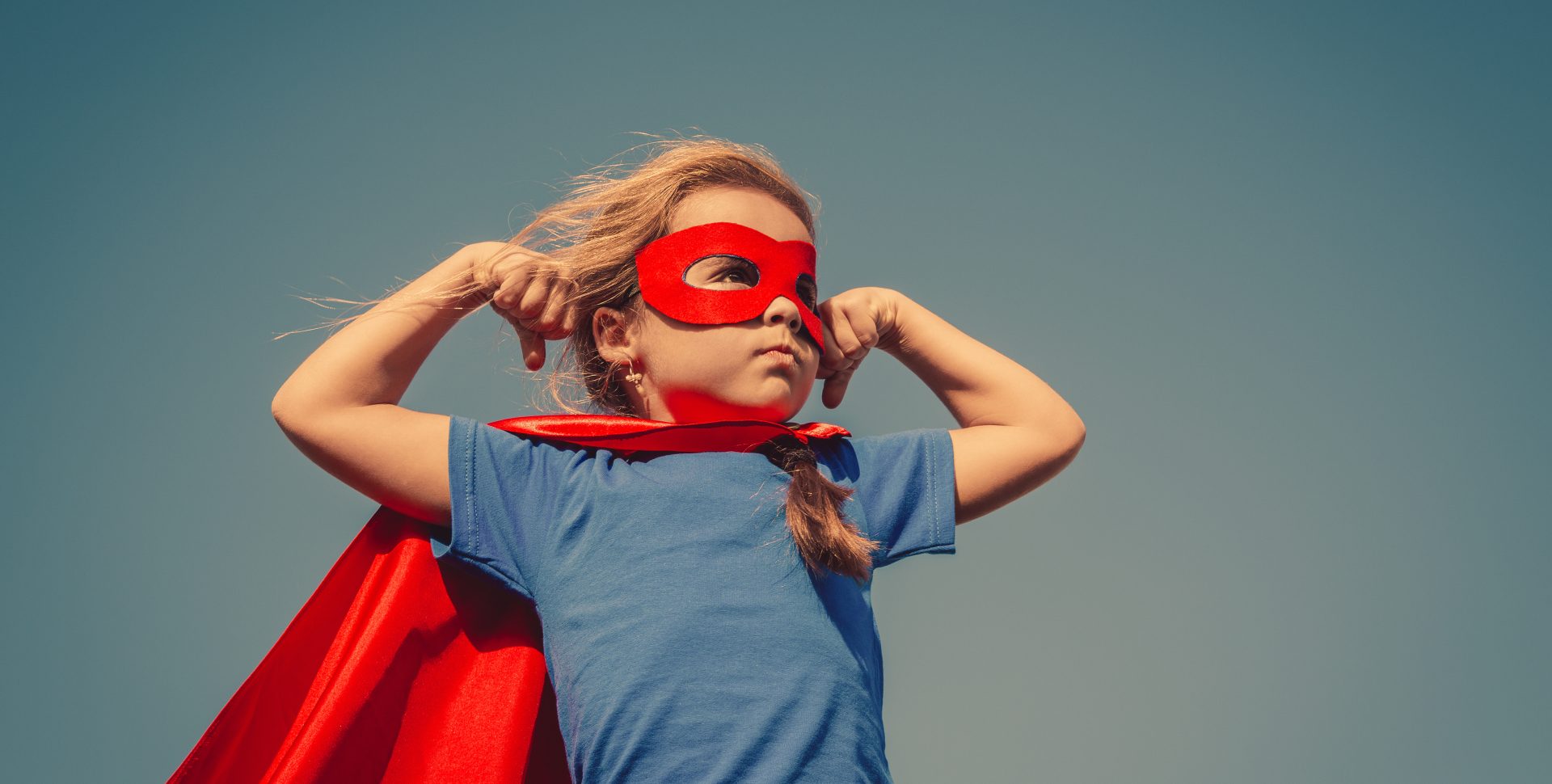 Enfant déguisé en super héros